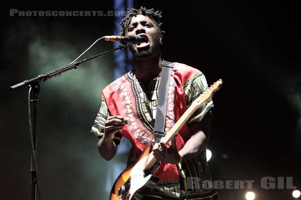 BLOC PARTY - 2009-08-28 - SAINT CLOUD - Domaine National - Scene de la Cascade - Rowland Kelechukwu Okereke